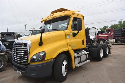 Freightliner Cascadia 125 Day Cab Truck - Detroit 450HP, Amt