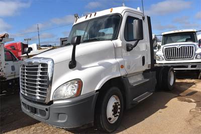 Freightliner Cascadia 125 Single Axle Day Cab Truck - Detroit 410HP, 10 Speed Ultrashift Amt