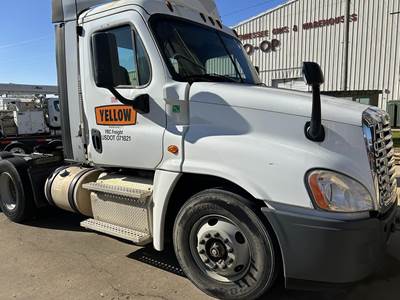 Freightliner Cascadia 125 Day Cab Truck - Detroit 410HP, 12 Speed Dt12 Amt