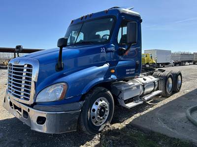 Freightliner Cascadia 125 Day Cab Truck - Detroit 455HP, 10 Speed Manual