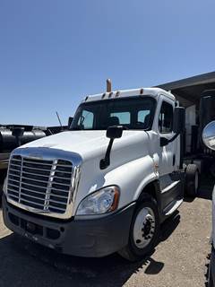 Freightliner Cascadia 125 Single Axle Day Cab Truck - Detroit 435HP, 10 Speed Ultrashift Amt