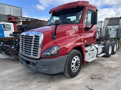 Freightliner Cascadia 125 Day Cab Truck - Detroit 455HP, 12 Speed Dt12 Amt