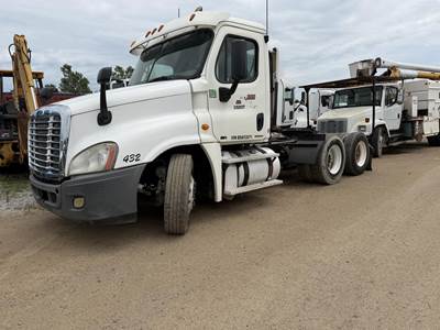 Freightliner Cascadia 125 Day Cab Truck - Detroit 450HP, 10 Speed Manual