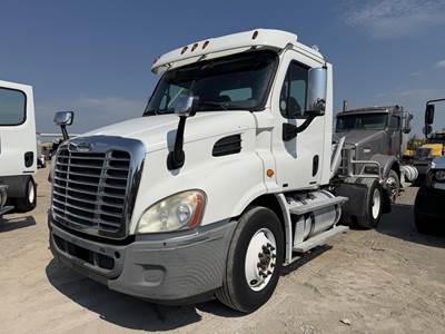 Freightliner Cascadia 125 Single Axle Day Cab Truck - Detroit 410HP, Automatic