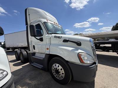 Freightliner Cascadia 125 Day Cab Truck - Detroit 455HP, 10 Speed Manual