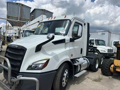 Freightliner Cascadia 116 Day Cab Truck - Detroit 450HP, 12 Speed Dt12 Amt