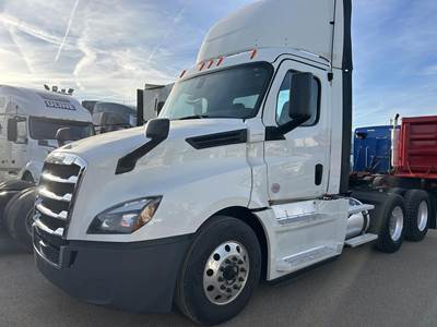 Freightliner Cascadia 126 Day Cab Truck - Detroit 450HP, 12 Speed Dt12 Amt