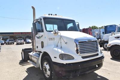 Freightliner Columbia 112 Single Axle Day Cab Truck - Mercedes-Benz 450HP, 10 Speed Manual