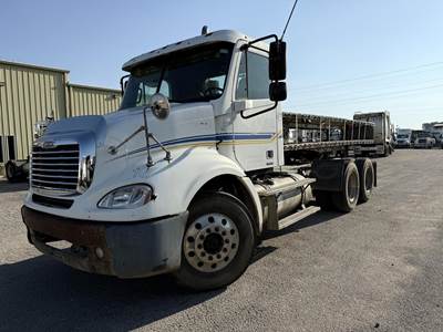Freightliner Columbia 112 Day Cab Truck - Caterpillar 380HP, 9 Speed Manual