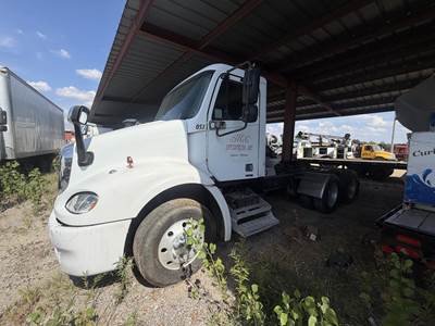 Freightliner Columbia 112 Day Cab Truck - Caterpillar 410HP, 10 Speed Manual