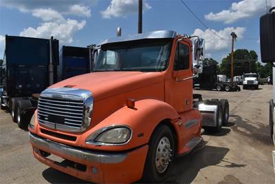 Freightliner Columbia 120 Day Cab Truck - Mercedes 410HP