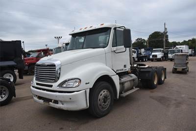 Freightliner Columbia 120 Day Cab Truck - Mercedes-Benz 450HP, 10 Speed Manual