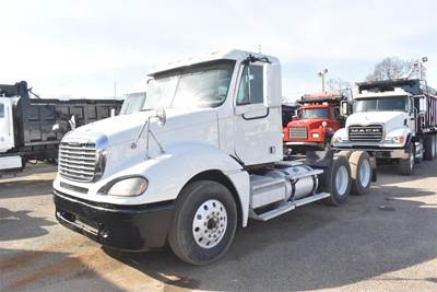 Freightliner Columbia 120 Day Cab Truck - Detroit 450HP, 10 Speed Manual
