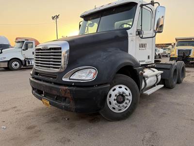 Freightliner Columbia 120 Day Cab Truck - Detroit 450HP, 10 Speed Manual
