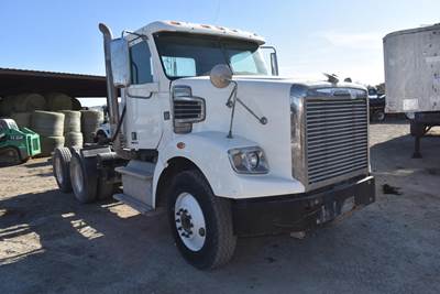 Freightliner Coronado 122 SD Day Cab Truck - Detroit 455HP, 8Ll Manual