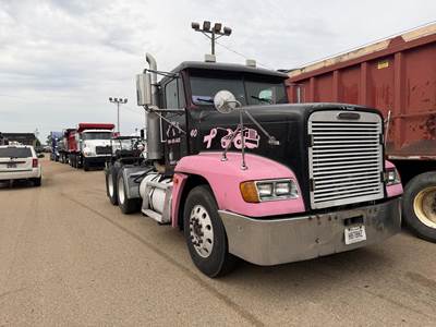 Freightliner FLD120 Day Cab Truck - Detroit 470HP, 10 Speed Manual