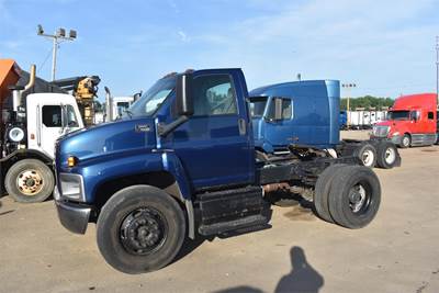 GMC TopKick C7500 Single Axle Day Cab Truck - Chevrolet, 6 Speed Manual