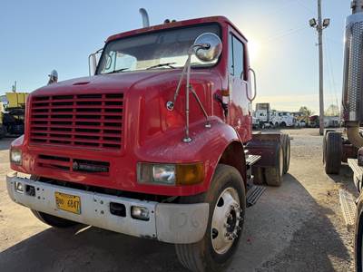 International 8100 Day Cab Truck - Caterpillar 370HP, 10 Speed Manual