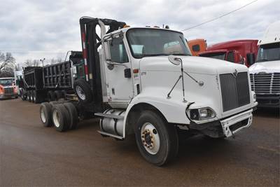 International 9200 Day Cab Truck - Caterpillar 425HP, 10 Speed Manual