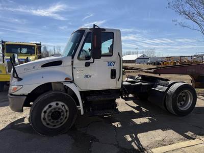 International DuraStar 4300 Single Axle Day Cab Truck - DT466 250HP, Automatic