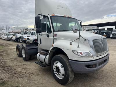 International DuraStar 4400 Day Cab Truck - 300HP, Automatic