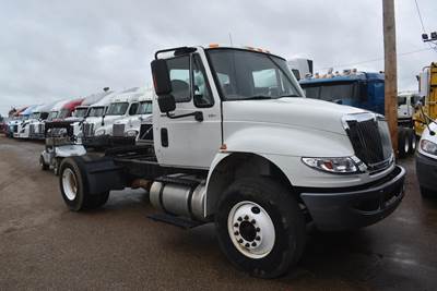 International DuraStar 4400 Single Axle Day Cab Truck - 300HP, Automatic