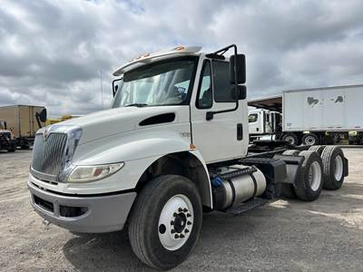 International DuraStar 4400 Day Cab Truck - N9 300HP, Automatic