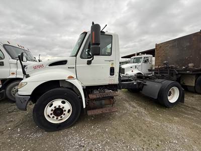 International DuraStar 4400 Single Axle Day Cab Truck - MAXXFORCE DT 280HP, Automatic