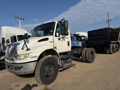 International DuraStar 4400 Single Axle Day Cab Truck - 300HP, Automatic