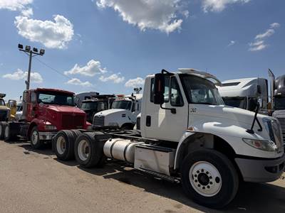 International DuraStar 4400 Day Cab Truck - N9 300HP, Automatic