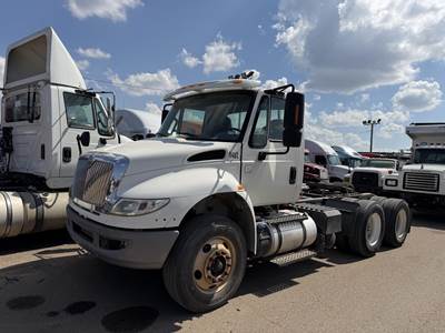 International DuraStar 4400 Day Cab Truck - N9 300HP, Automatic