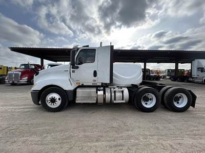 International LT Day Cab Truck - A26 450HP, Amt