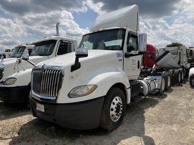 International LT Day Cab Truck - Cummins 450HP, 10 Speed Ultrashift Amt