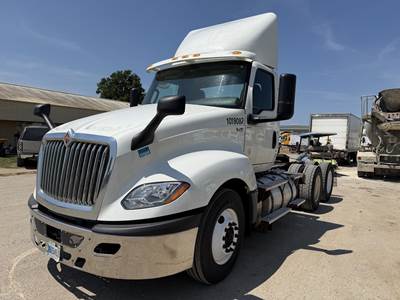 International LT Day Cab Truck - Cummins 450HP, 12 Speed Amt