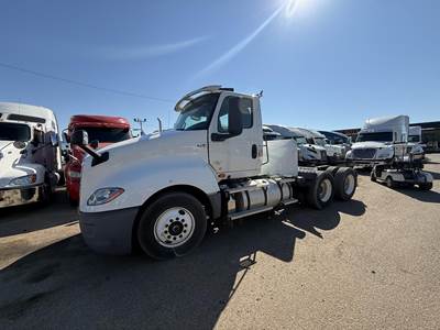 International LT Day Cab Truck - Cummins 450HP, 12 Speed Amt