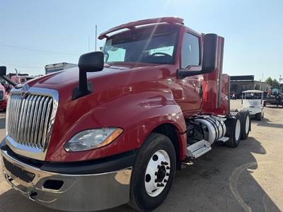 International LT Day Cab Truck - Cummins 450HP, 12 Speed Amt