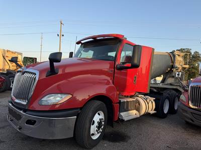 International LT Day Cab Truck - Cummins 450HP, 12 Speed Amt
