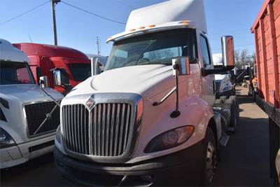 International RH Day Cab Truck - A26 450HP, 10 Speed Manual