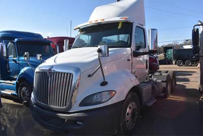 International RH Day Cab Truck - A26 450HP, 10 Speed Manual