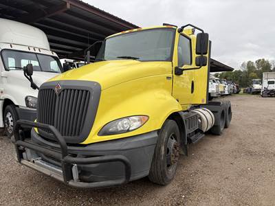 International RH Day Cab Truck - A26 430HP, 10 Speed Manual