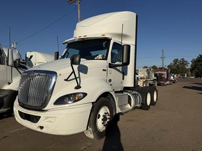 International RH Day Cab Truck - A26 430HP, 10 Speed Ultrashift Amt