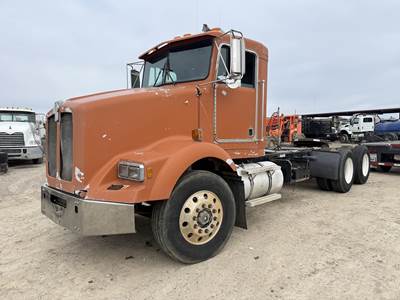 Kenworth T450 Day Cab Truck - Caterpillar 350HP, 9 Speed Manual