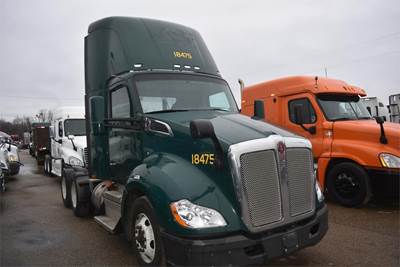 Kenworth T680 Day Cab Truck - Paccar 455HP, 12 Speed Amt