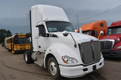 Kenworth T680 Single Axle Day Cab Truck - Cummins 400HP, 10 Speed Ultrashift Amt