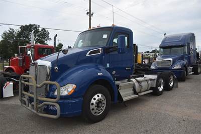 Kenworth T680 Day Cab Truck - Cummins 425HP, 10 Speed Ultrashift Amt