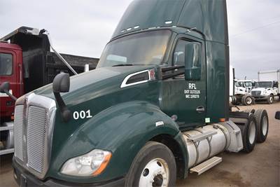 Kenworth T680 Day Cab Truck - Paccar 455HP, 12 Speed Amt