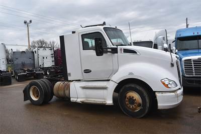 Kenworth T680 Single Axle Day Cab Truck - Cummins 400HP, 10 Speed Ultrashift Amt