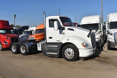 Kenworth T680 Day Cab Truck - Paccar 455HP, 10 Speed Amt