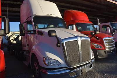 Kenworth T680 Day Cab Truck - Paccar 455HP, 10 Speed Ultrashift Amt