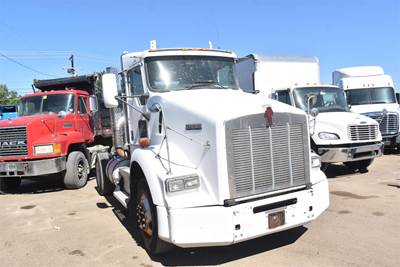 Kenworth T800 Day Cab Truck - Cummins 400HP, 10 Speed Manual
